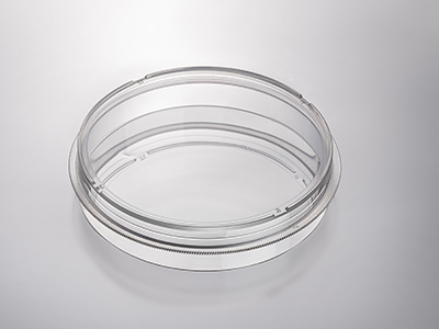 The positioning markers at the bottom of the  culture dish facilitate the positioning of cells