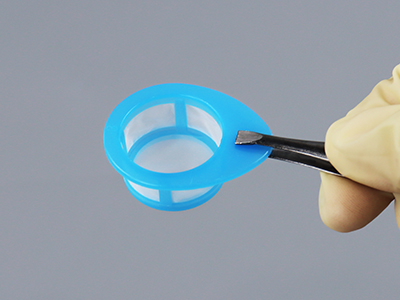 The top extension edge can be operated aseptically with forceps