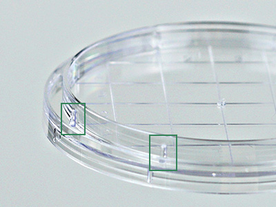  Snap-fit structure between lid and inner base ring